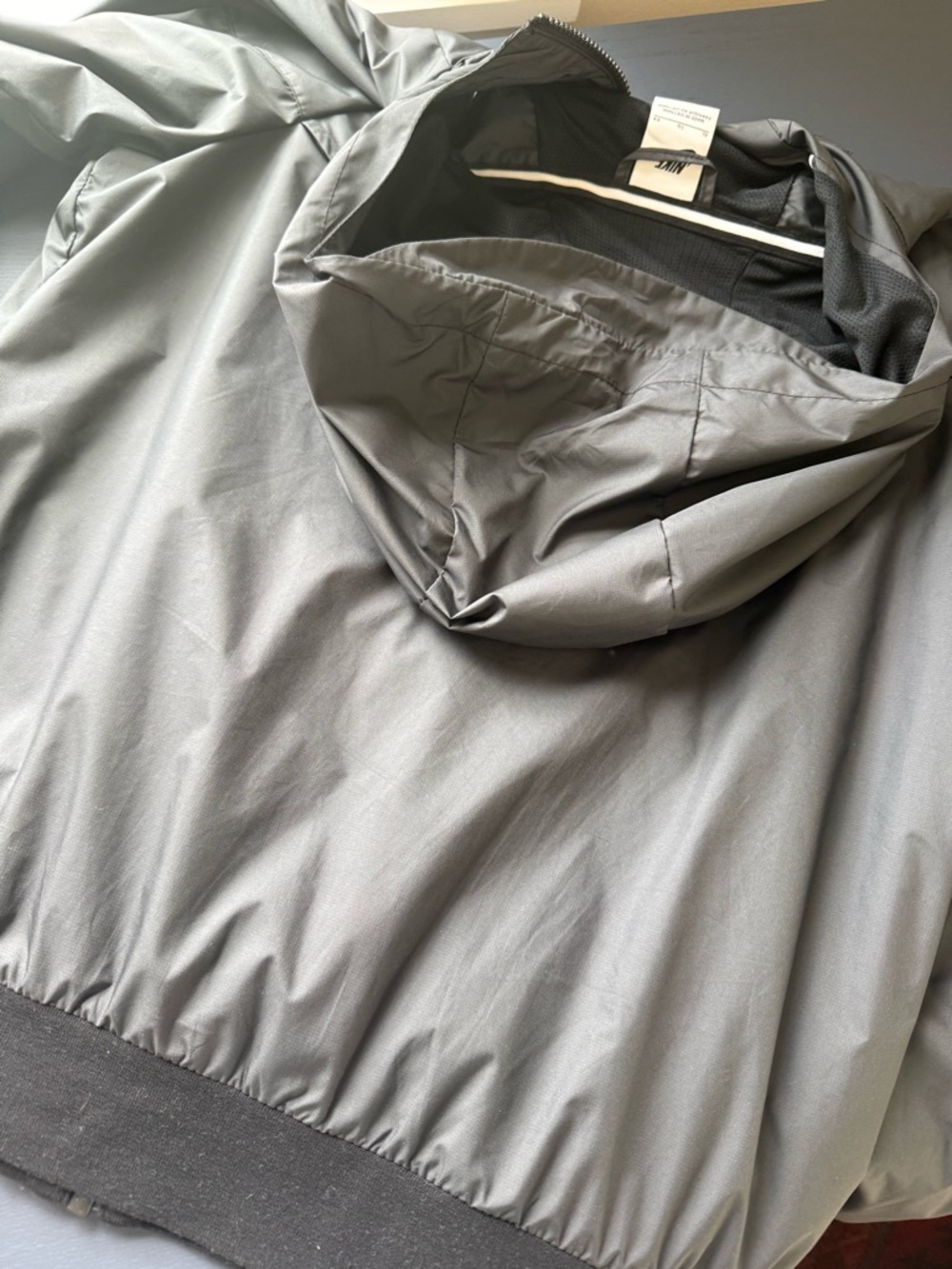 Youth XL, Nike Men's Black Hooded Windbreaker Jacket - Picture 4 of 5